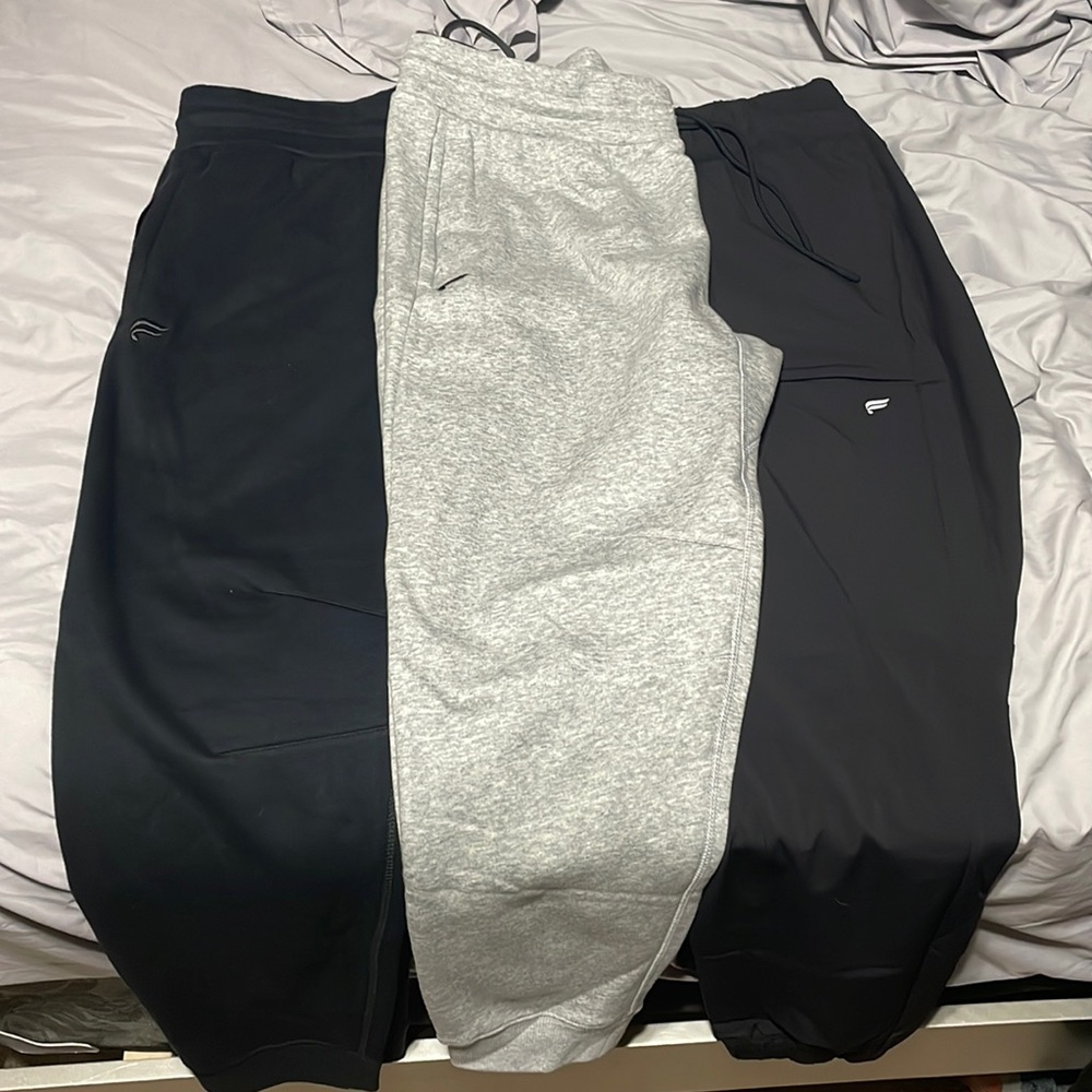 3 pairs of men’s fabletics joggers, XL